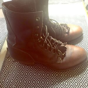 All leather brown boots. Lace up. Vibram sole sz9